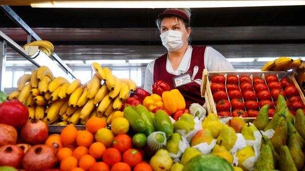 Аналитик Федяков заявил о снижении цен на отечественные и импортные фрукты в августе 