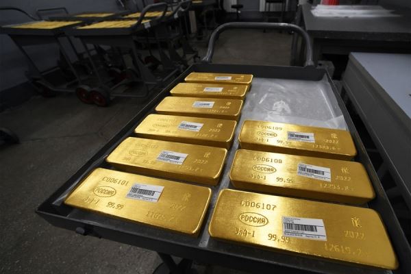 Цена золота поднималась до $1,8 тысячи за унцию на фоне визита Пелоси на Тайвань 