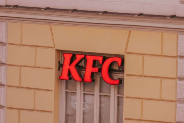 В Yum! Brands заявили о ребрендинге KFC и Pizza Hut в России