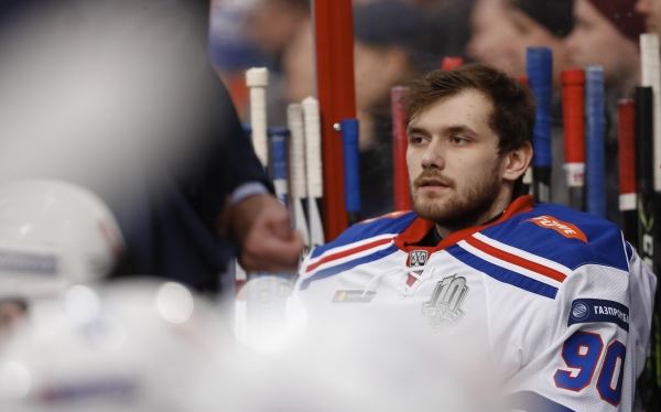 Вратаря финского хоккейного клуба заставили заклеить флаг России на шлеме